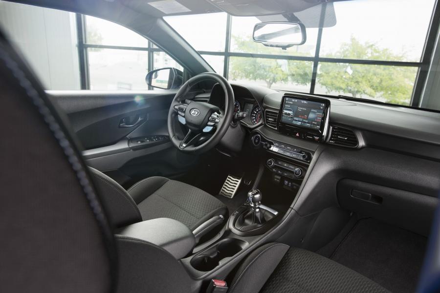 Интерьер Hyundai Veloster N 2018 года  (NA) (фото 75 из 85)